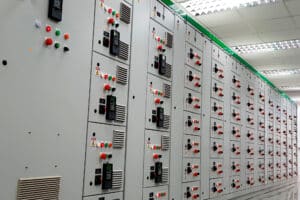 Conjunto de painéis elétricos industriais